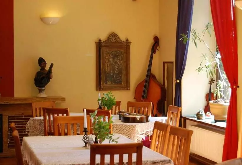 ホテル Dworek Saraswati