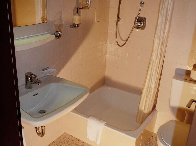 فندق Restaurant Tannenhof