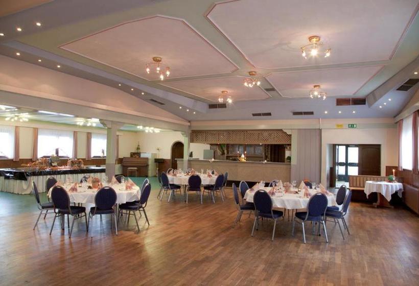 بنسيون Landgasthof Deutsches Haus