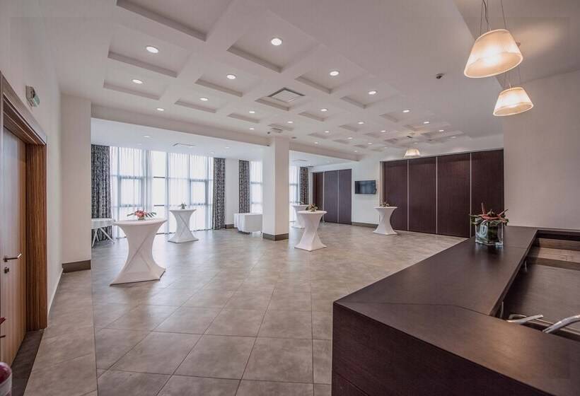 هتل Krystal Palace Douala