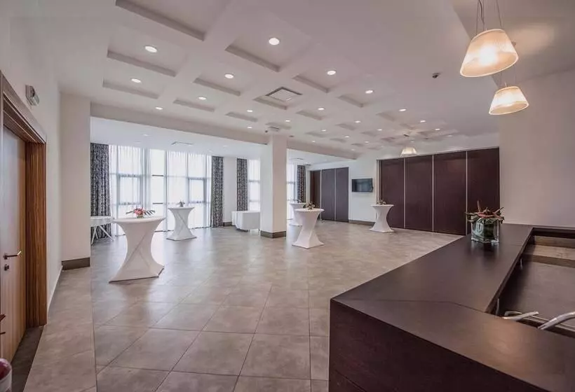 هتل Krystal Palace Douala