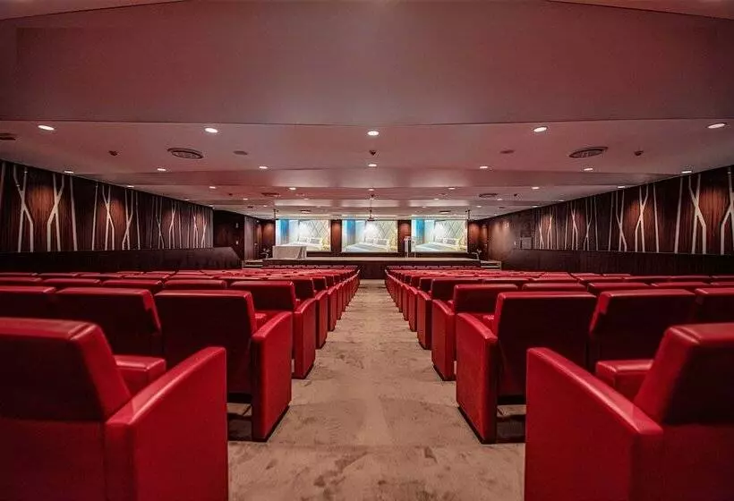 هتل Krystal Palace Douala