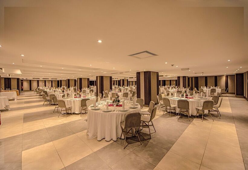 هتل Krystal Palace Douala