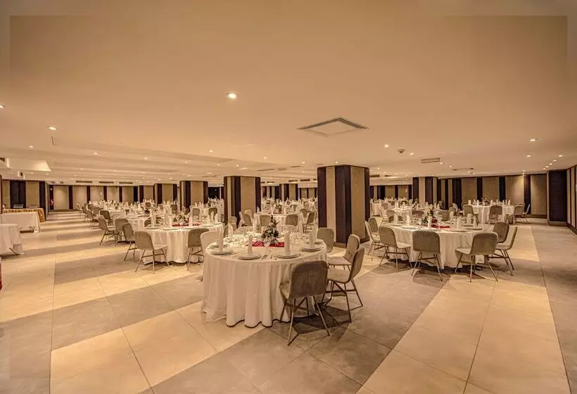 هتل Krystal Palace Douala