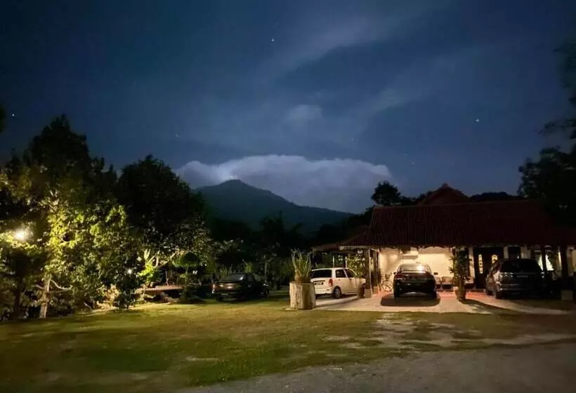 Hotelli Singgahsana Villa