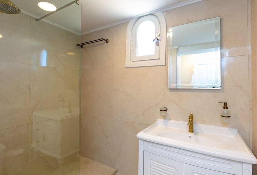 پانسیون Pinelopi Beach Suites