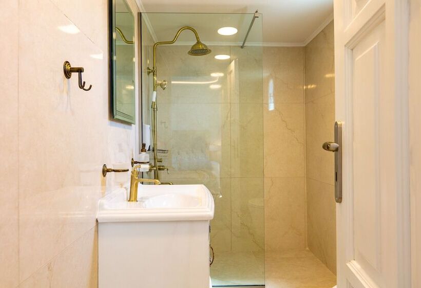 پانسیون Pinelopi Beach Suites