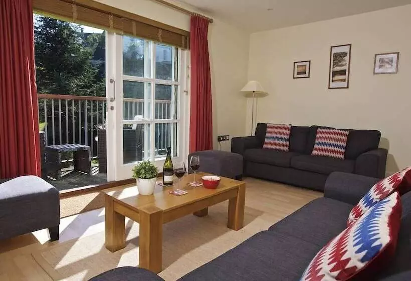 1 Combehaven