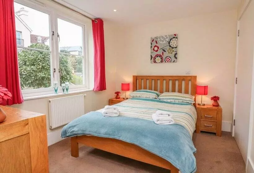 1 Combehaven