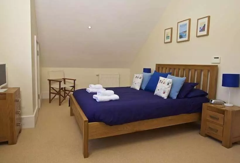 1 Combehaven