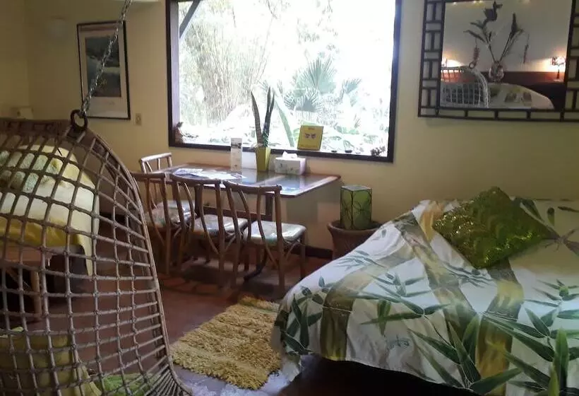 Aamiaismajoitus (B&B) Dragonfly Ranch