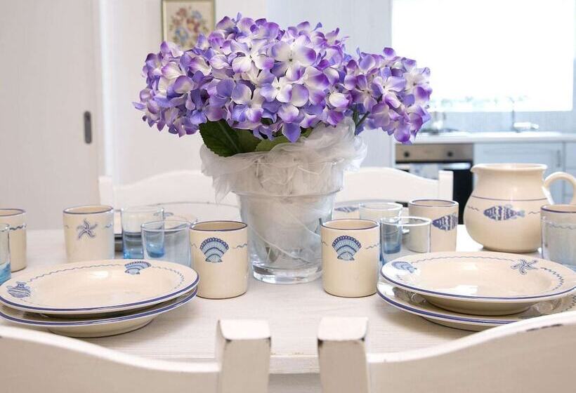 Elegant Detached Trullo With Garden And Terrace Overlooking The Sea!