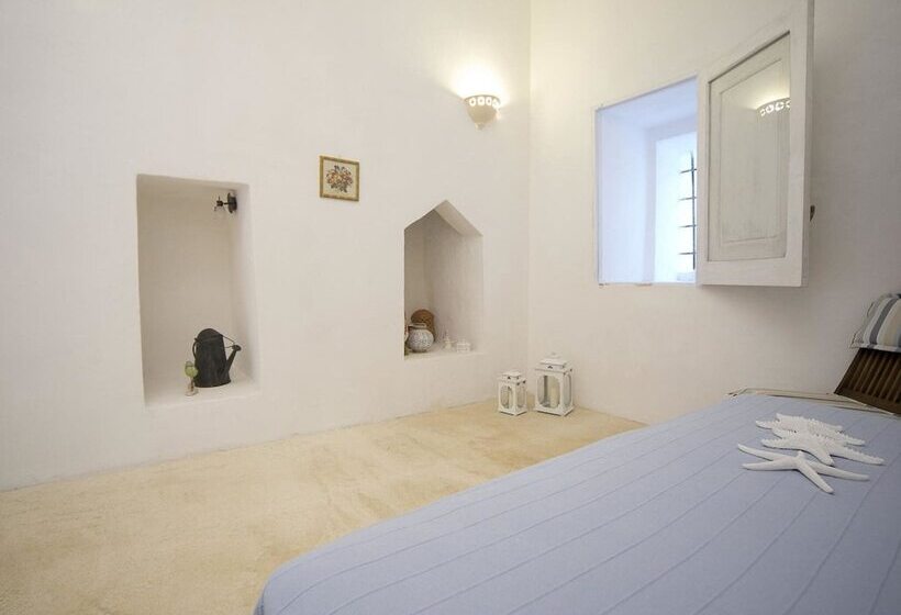 Elegant Detached Trullo With Garden And Terrace Overlooking The Sea!