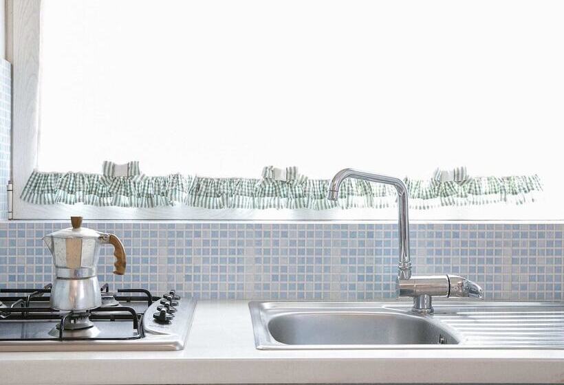 Elegant Detached Trullo With Garden And Terrace Overlooking The Sea!