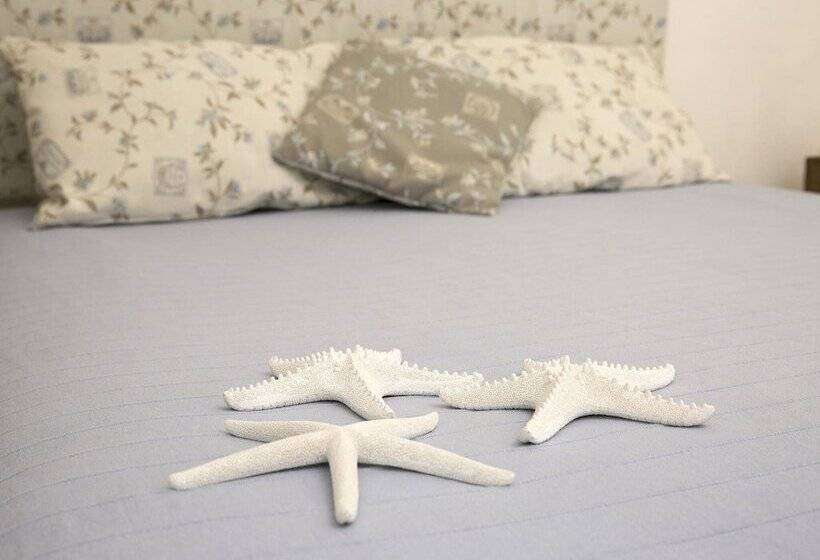 Elegant Detached Trullo With Garden And Terrace Overlooking The Sea!