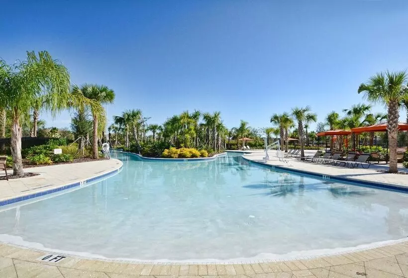 Enjoy The Private View! Roomy Town Home With Pool, 20 Mins From Disney #5st739