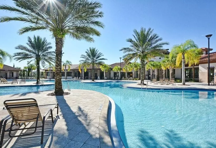 Enjoy The Private View! Roomy Town Home With Pool, 20 Mins From Disney #5st739
