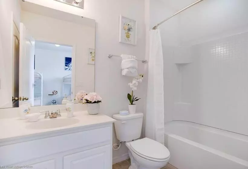 Enjoy The Private View! Roomy Town Home With Pool, 20 Mins From Disney #5st739