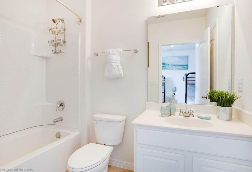 Enjoy The Private View! Roomy Town Home With Pool, 20 Mins From Disney #5st739