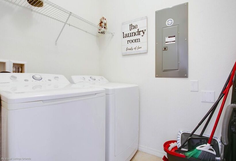 Enjoy The Private View! Roomy Town Home With Pool, 20 Mins From Disney #5st739