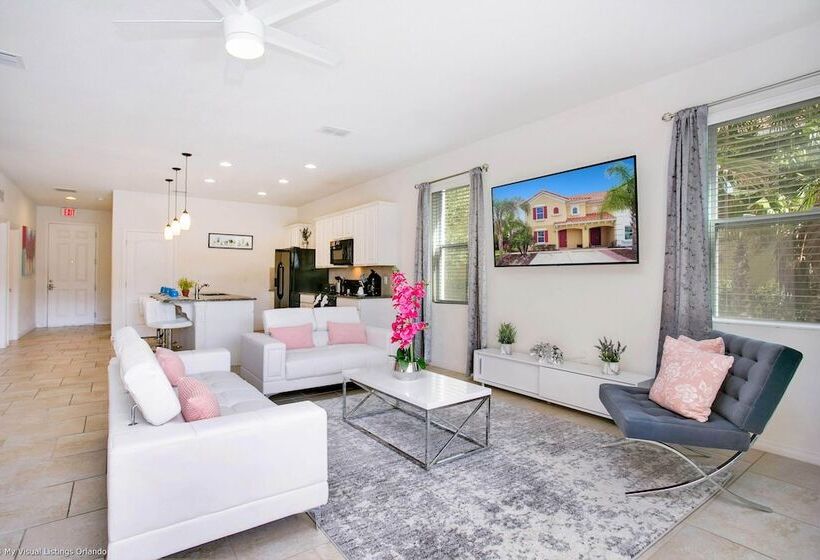 Enjoy The Private View! Roomy Town Home With Pool, 20 Mins From Disney #5st739