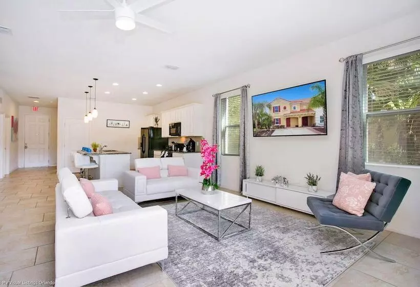 Enjoy The Private View! Roomy Town Home With Pool, 20 Mins From Disney #5st739