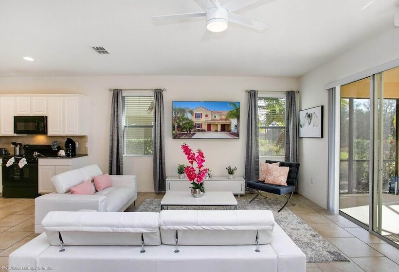 Enjoy The Private View! Roomy Town Home With Pool, 20 Mins From Disney #5st739