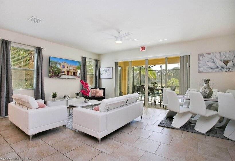 Enjoy The Private View! Roomy Town Home With Pool, 20 Mins From Disney #5st739