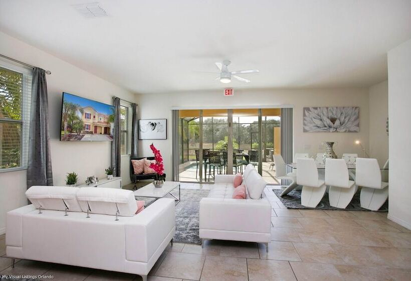 Enjoy The Private View! Roomy Town Home With Pool, 20 Mins From Disney #5st739