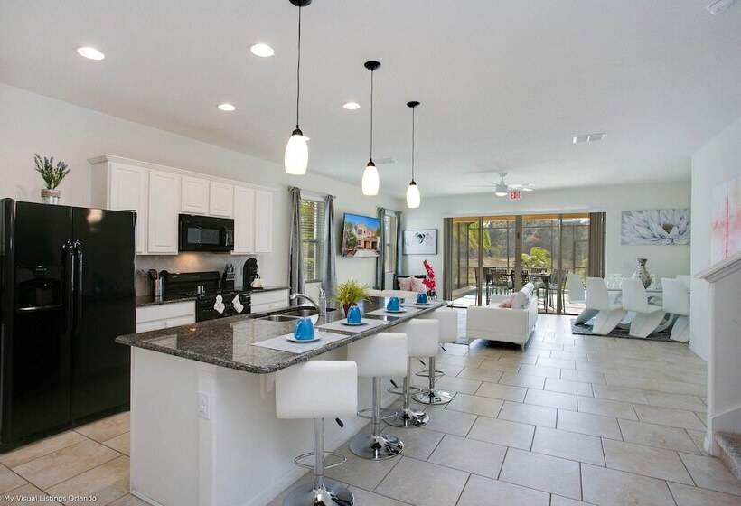 Enjoy The Private View! Roomy Town Home With Pool, 20 Mins From Disney #5st739