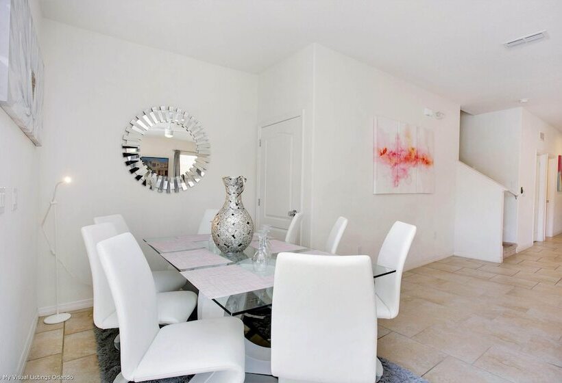 Enjoy The Private View! Roomy Town Home With Pool, 20 Mins From Disney #5st739