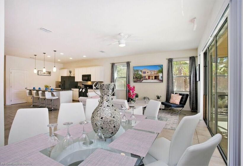 Enjoy The Private View! Roomy Town Home With Pool, 20 Mins From Disney #5st739