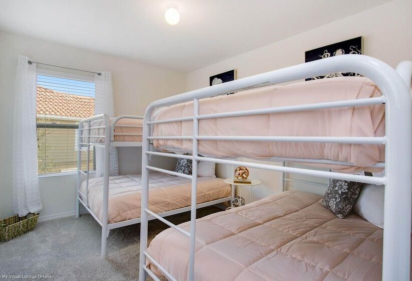 Enjoy The Private View! Roomy Town Home With Pool, 20 Mins From Disney #5st739