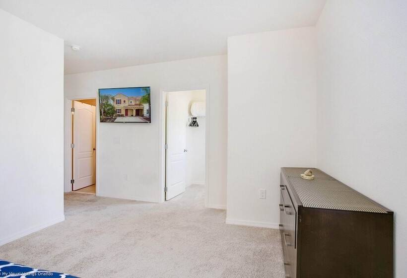 Enjoy The Private View! Roomy Town Home With Pool, 20 Mins From Disney #5st739