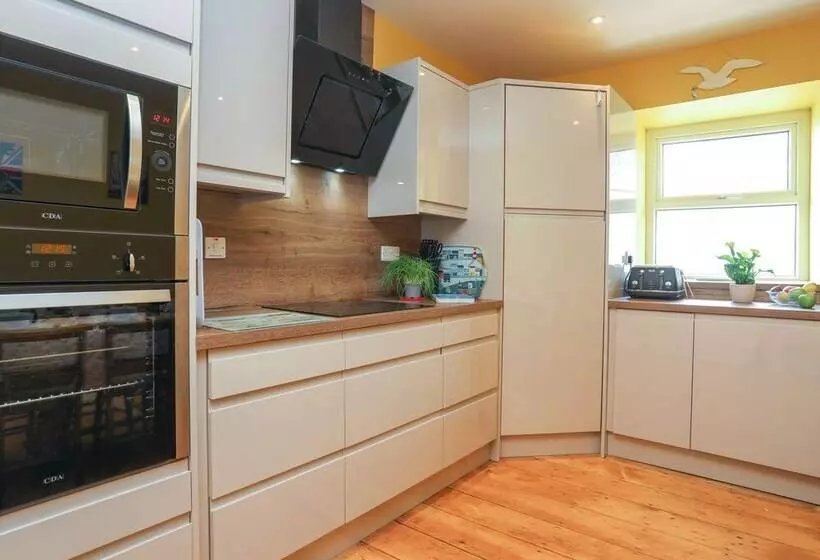 Gadlys House   Beau View