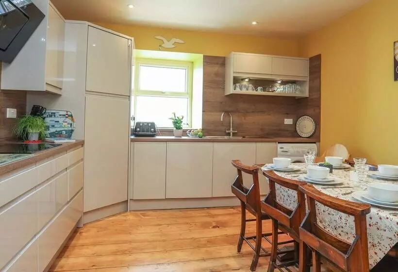 Gadlys House   Beau View