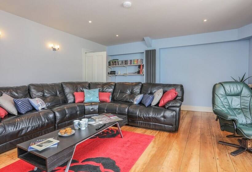 Gadlys House Beau View