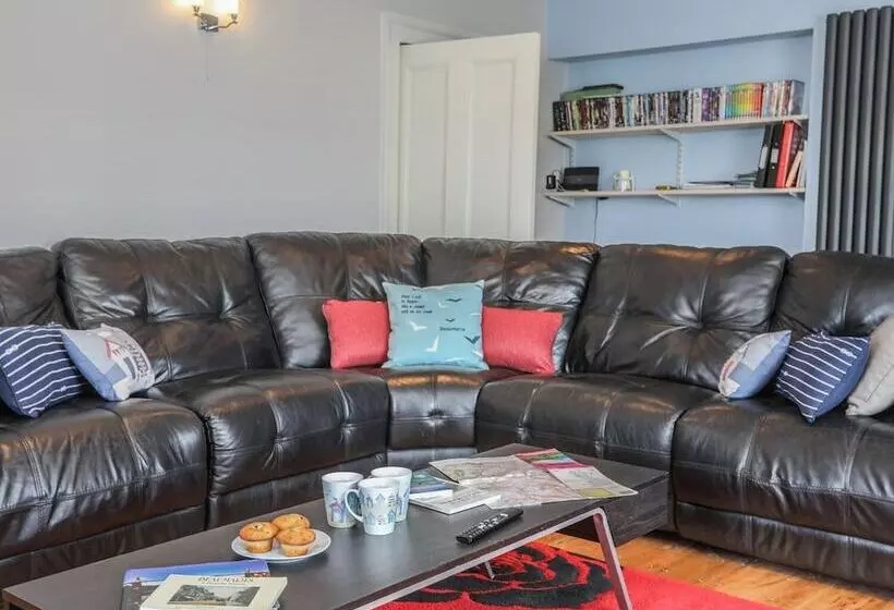 Gadlys House   Beau View