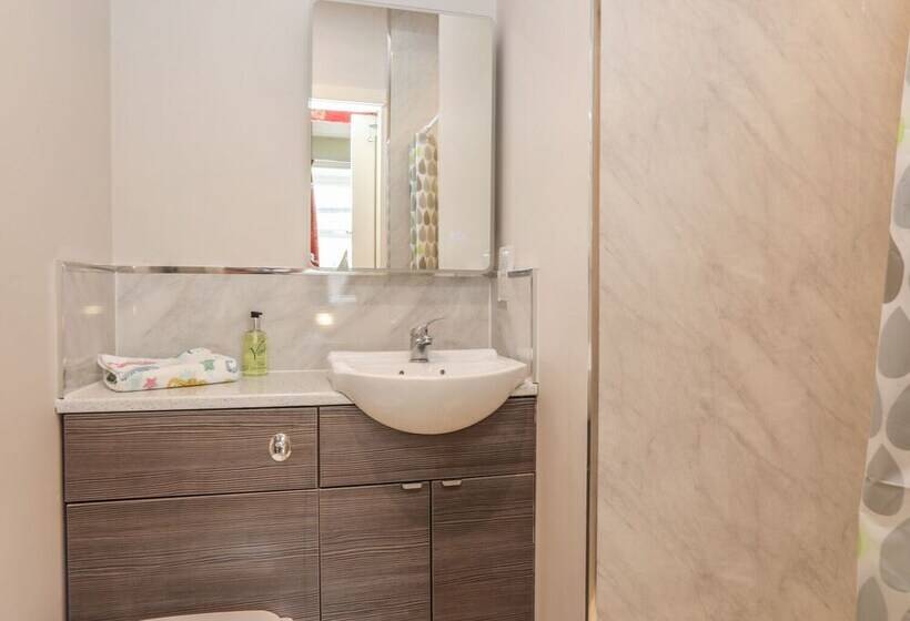 Gadlys House Beau View