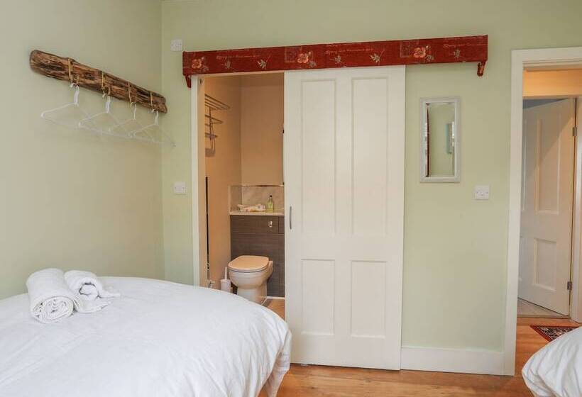 Gadlys House Beau View