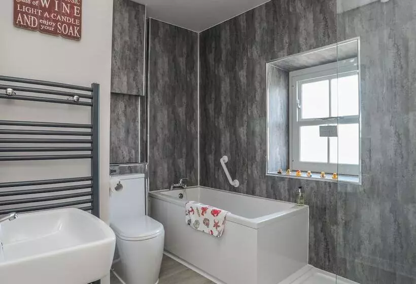 Gadlys House   Beau View