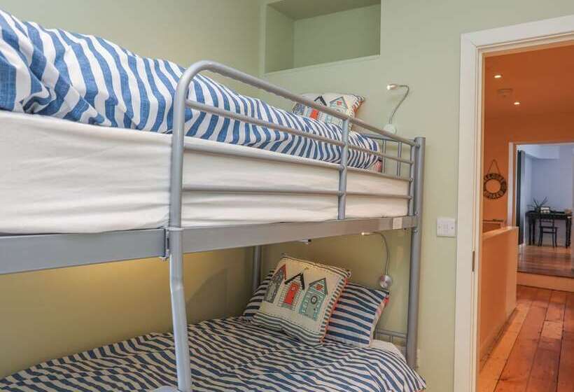 Gadlys House Beau View