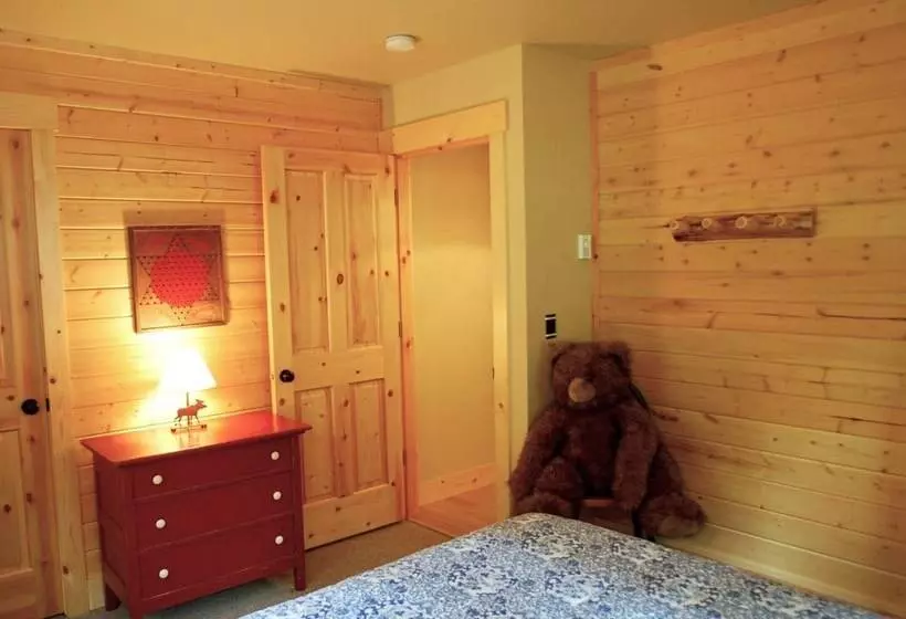 Glacier Springs Cabin #bedrooms, 2 Baths   Hot Tub! Pet Friendly!