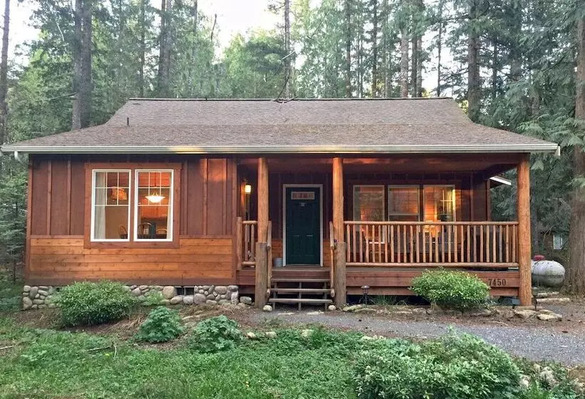 Glacier Springs Cabin #bedrooms, 2 Baths   Hot Tub! Pet Friendly!