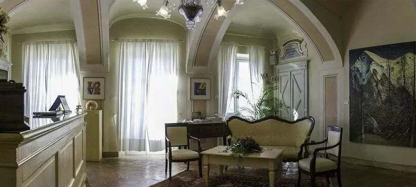 Hotelli Antico Borgo Monchiero – Art Living