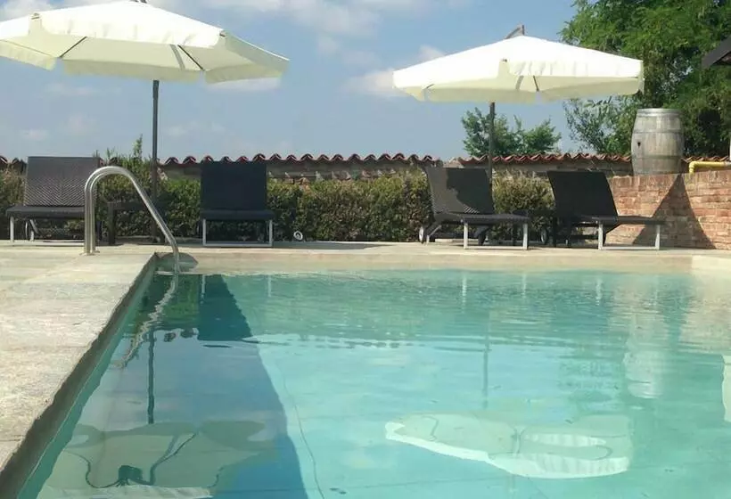 Hotelli Antico Borgo Monchiero – Art Living