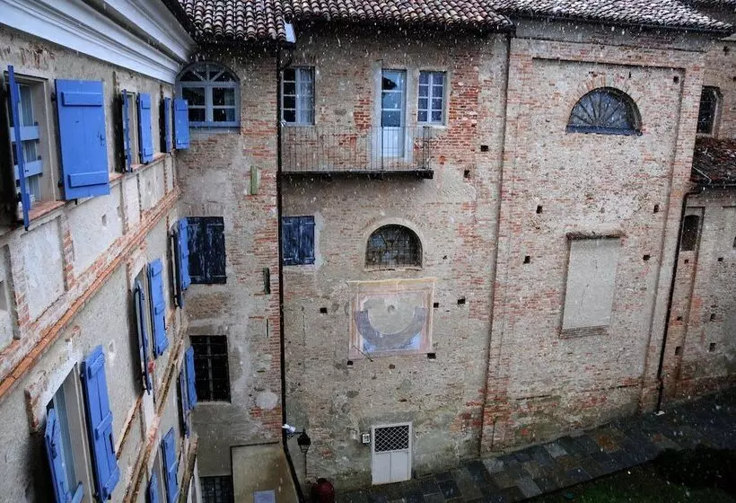 Hotelli Antico Borgo Monchiero – Art Living