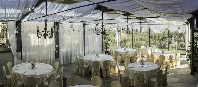 Hotelli Antico Borgo Monchiero – Art Living