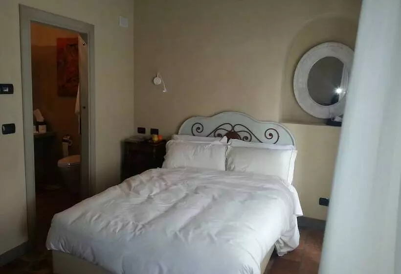 Hotelli Antico Borgo Monchiero – Art Living