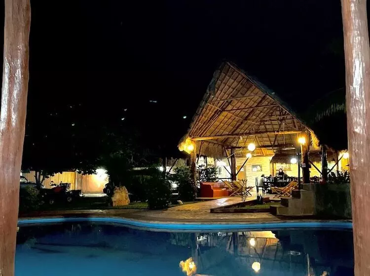 Hotelli Mangrove King Fishing Lodge